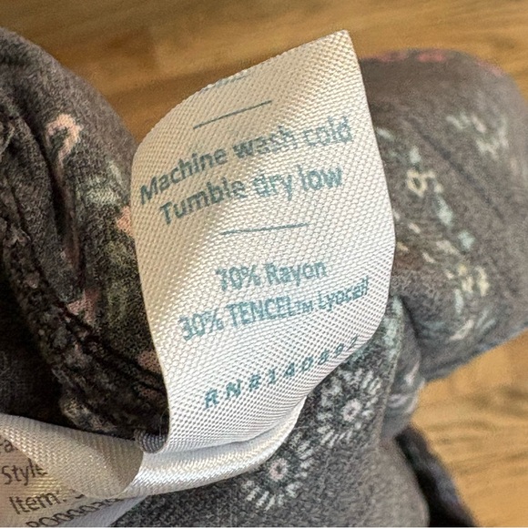 Marine Layer Kiley Pants in Black Floral. - Picture 5 of 5